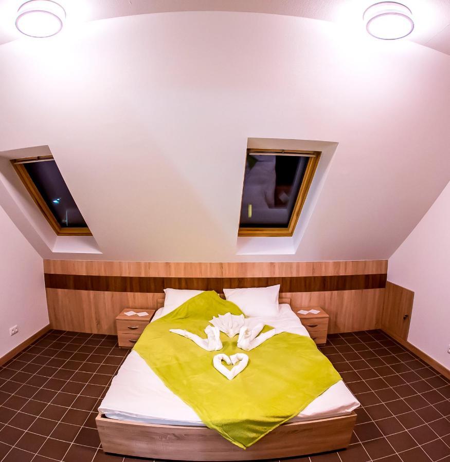 Bed and Breakfast Cvse Clubhaz Es Panzio Цеґлед Екстер'єр фото
